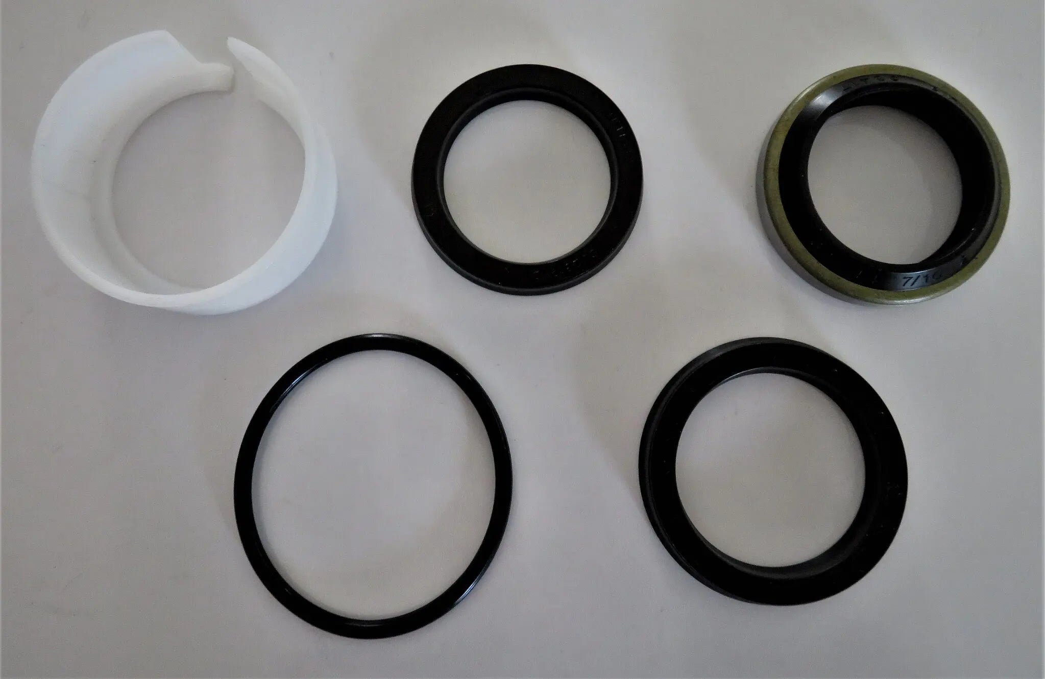 Lift Cylinder Seal Kit for Toyota Forklift (1.8T)